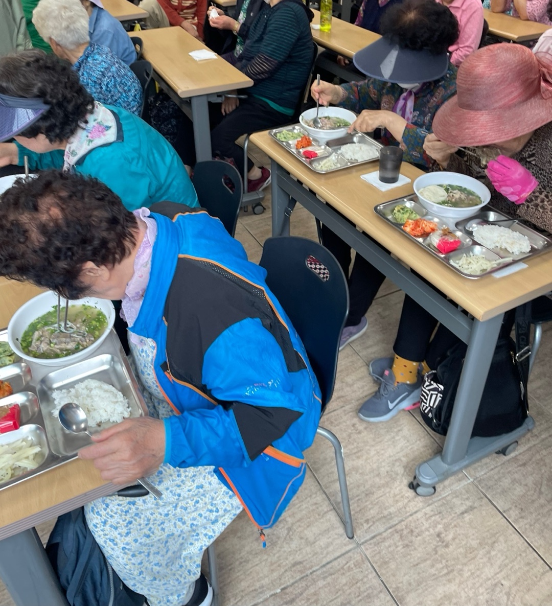 어르신식사.jpg